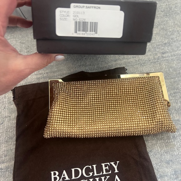 New in Box Badgley Mishka gold framed evening bag with chain and original box - Picture 9 of 11